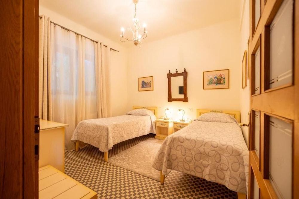 Standard, Twin Beds