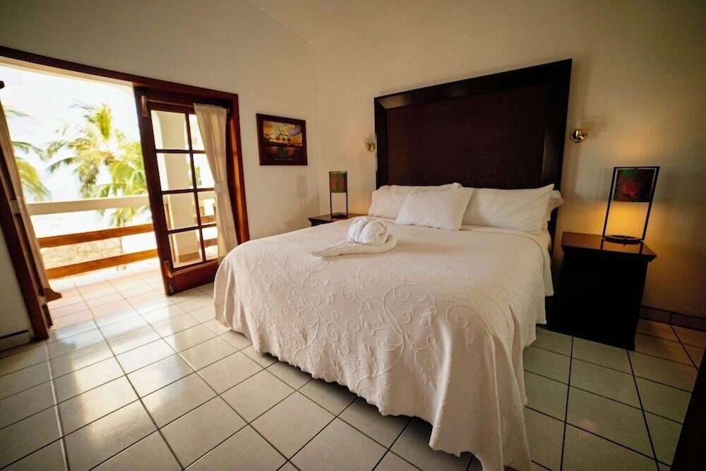 Corona Del Mar Hotel 25/77