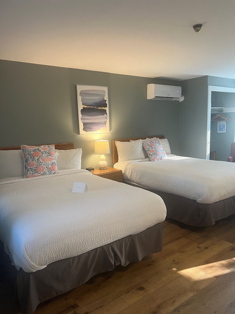 Hyannis Inn 9/50