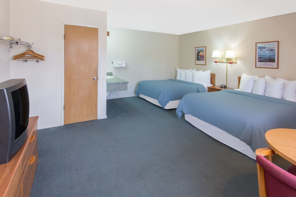 Redwood Inn 12/28