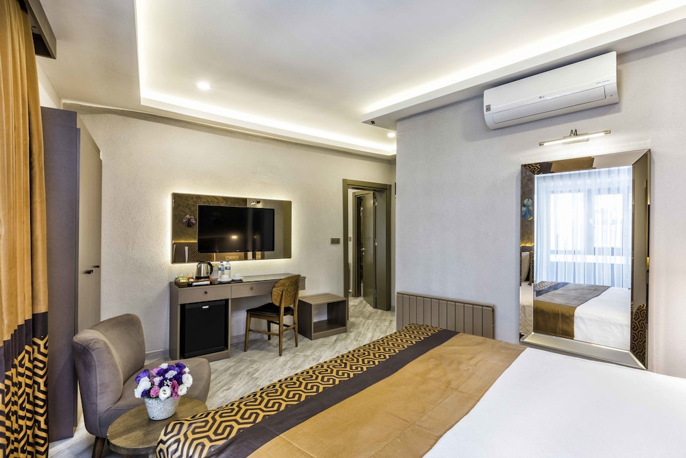 Ayramin Deluxe Hotel 38/78