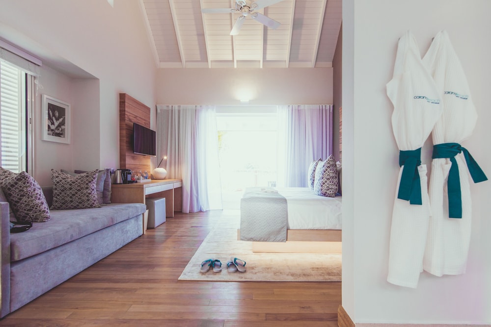 Carana Beach Hotel 40/68
