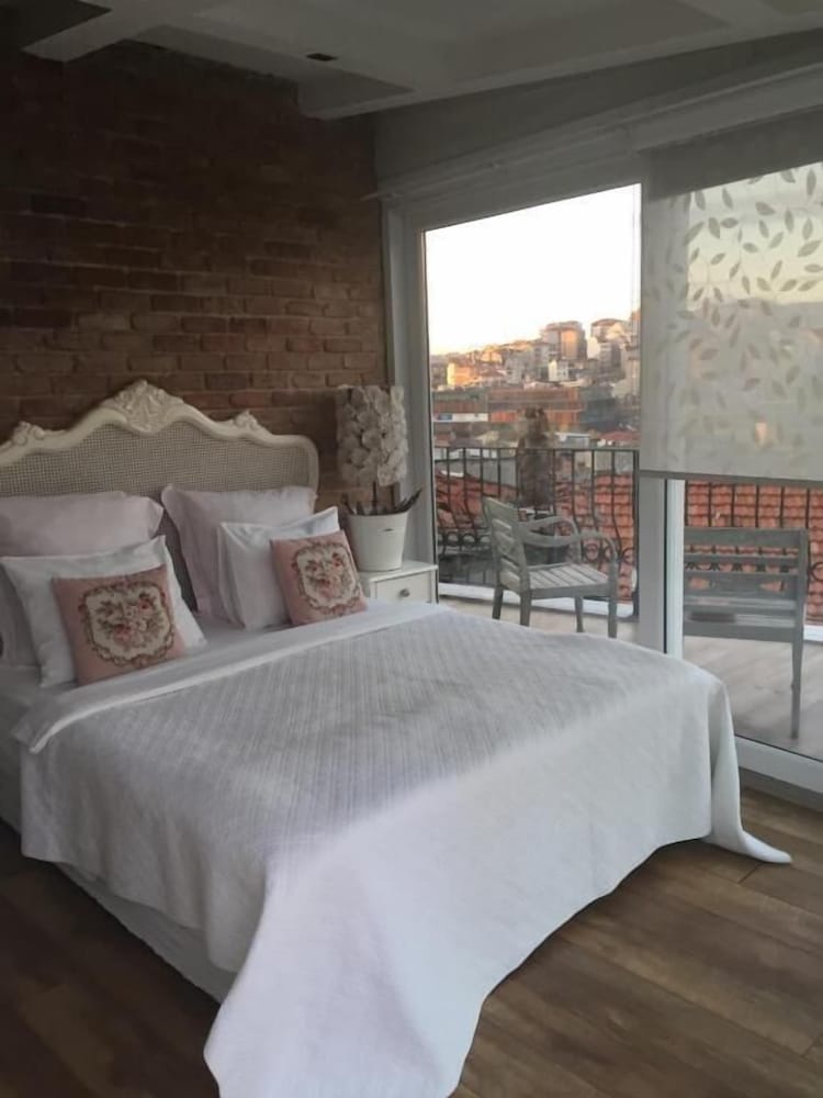 The White Swan Suites Beyoglu 9/74