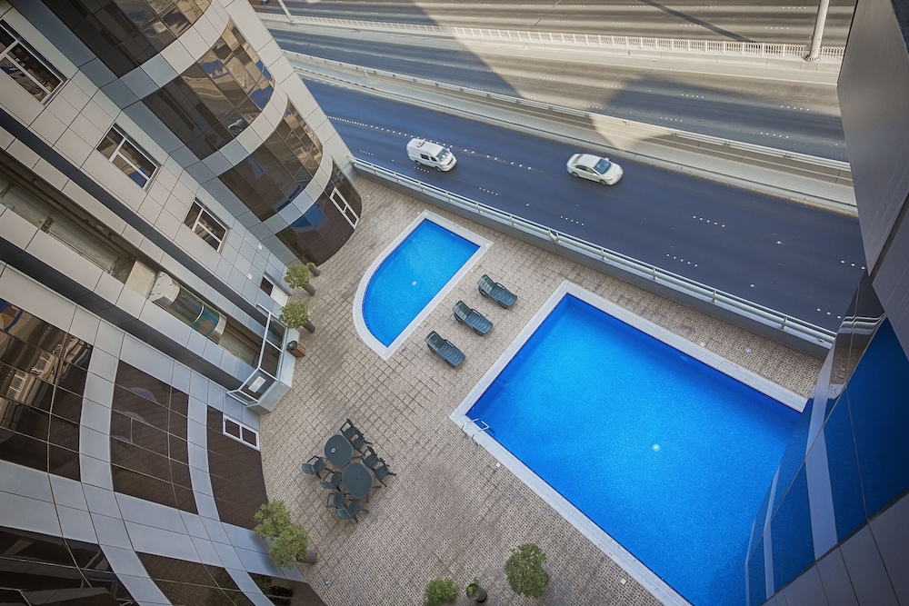 ROYAL PHOENICIA HOTEL 4/50