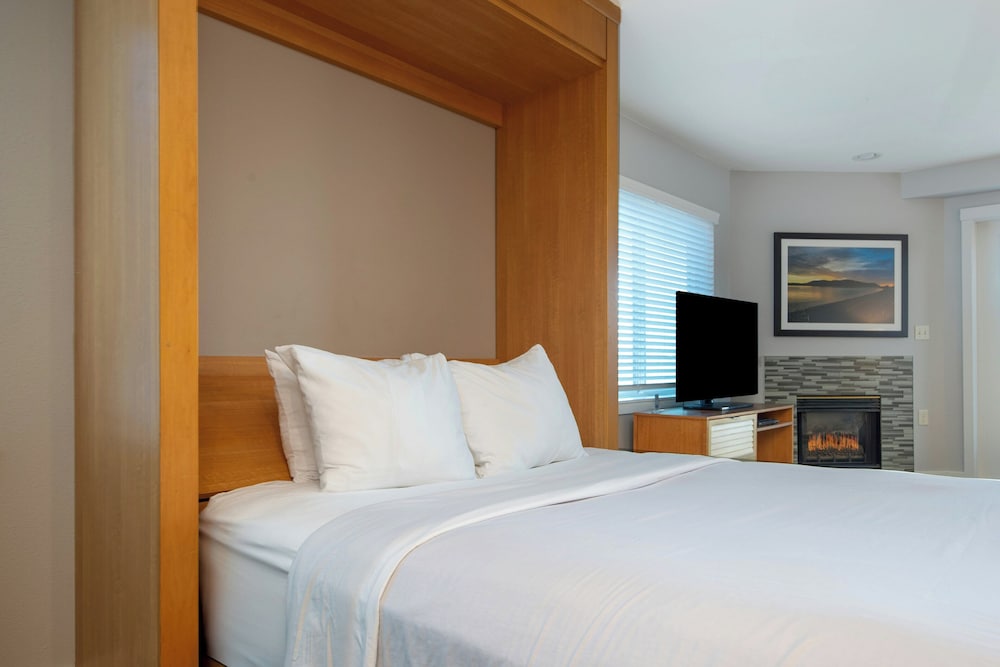 Studio, Queen Murphy Bed, Kitchen