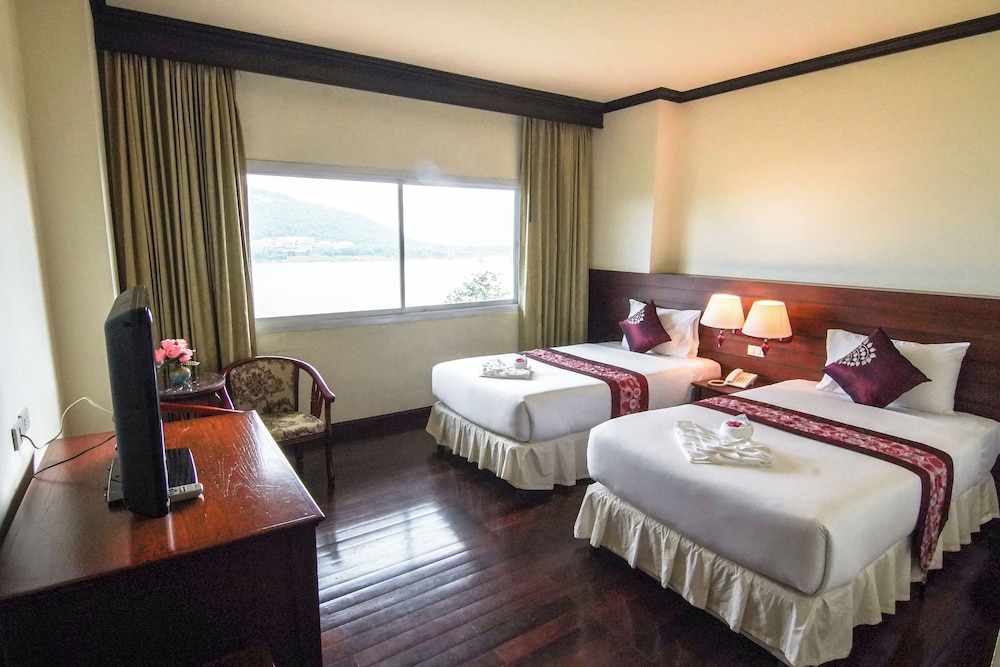 Arawan Riverside Hotel 28/65