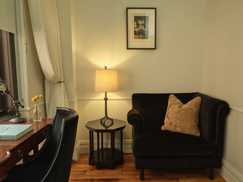 THE NOMAD HOTEL 25/33