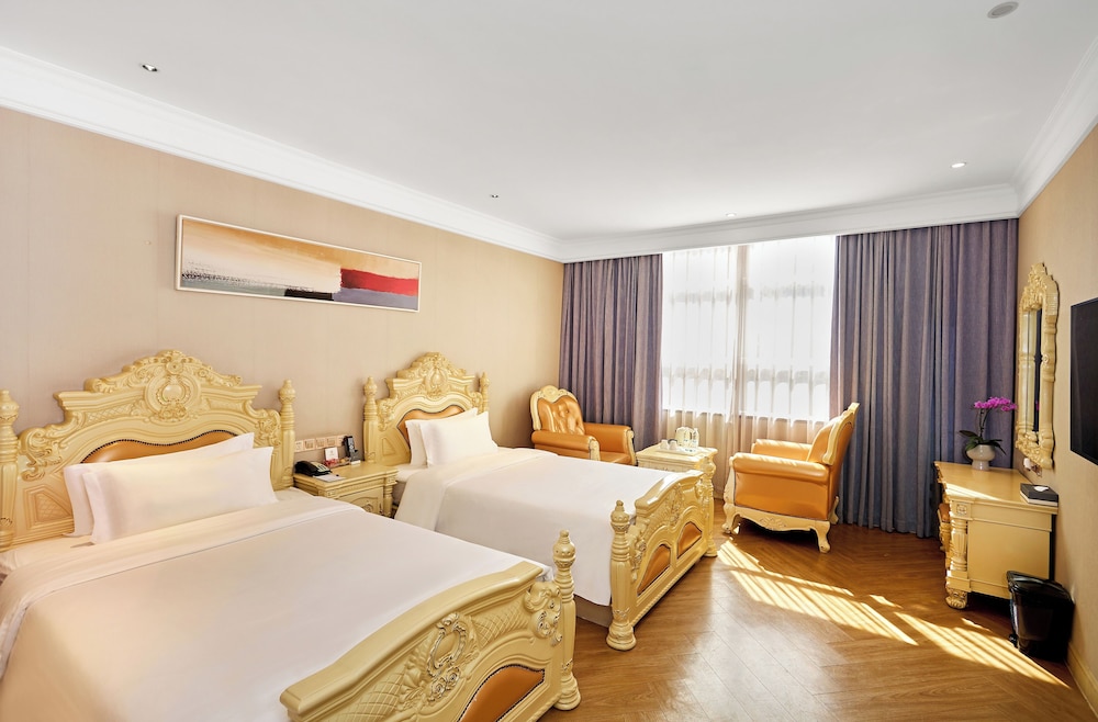 ROOM, TWIN BEDS, CITY VIEW