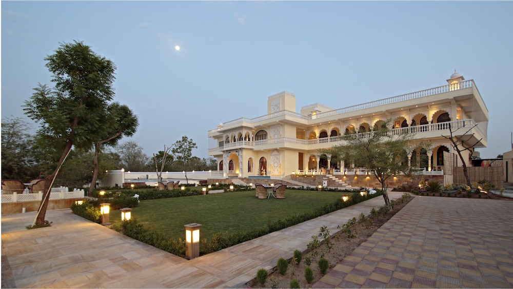 Talai Bagh Palace 16/19