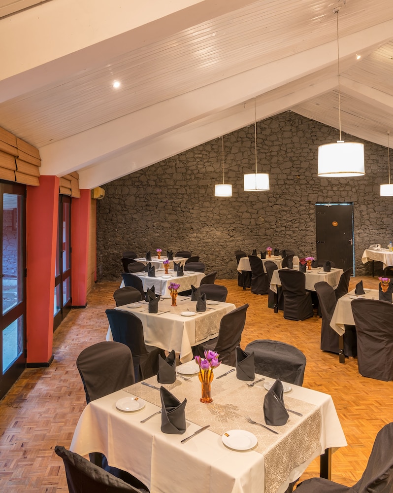The Lake Hotel 22/50