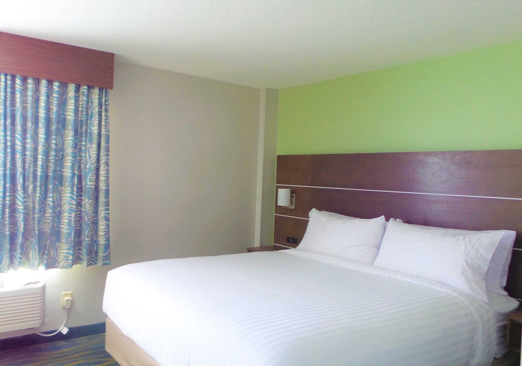 1 Bedroom, Suite, King Bed, Ocean Front, Sofa, Balcony, Low Floor