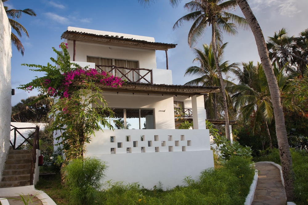 Barracuda Inn Resort 3/51