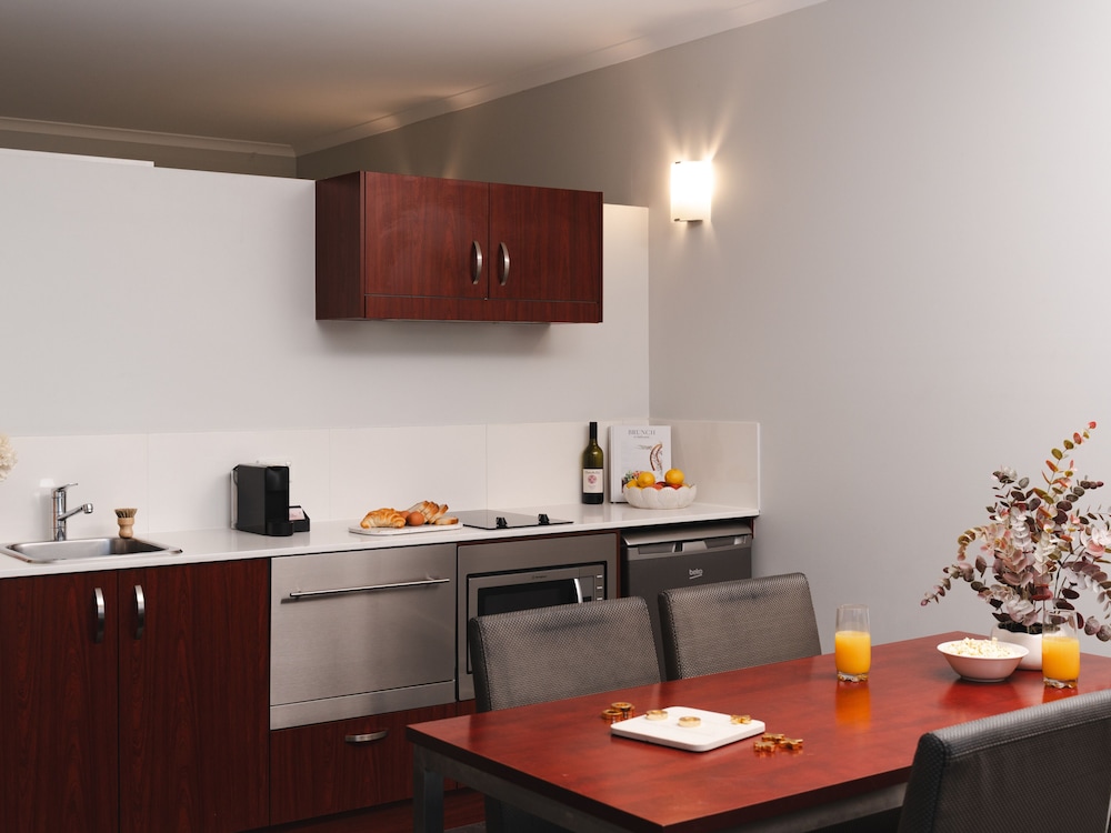 ABODE NARRABUNDAH 63/71