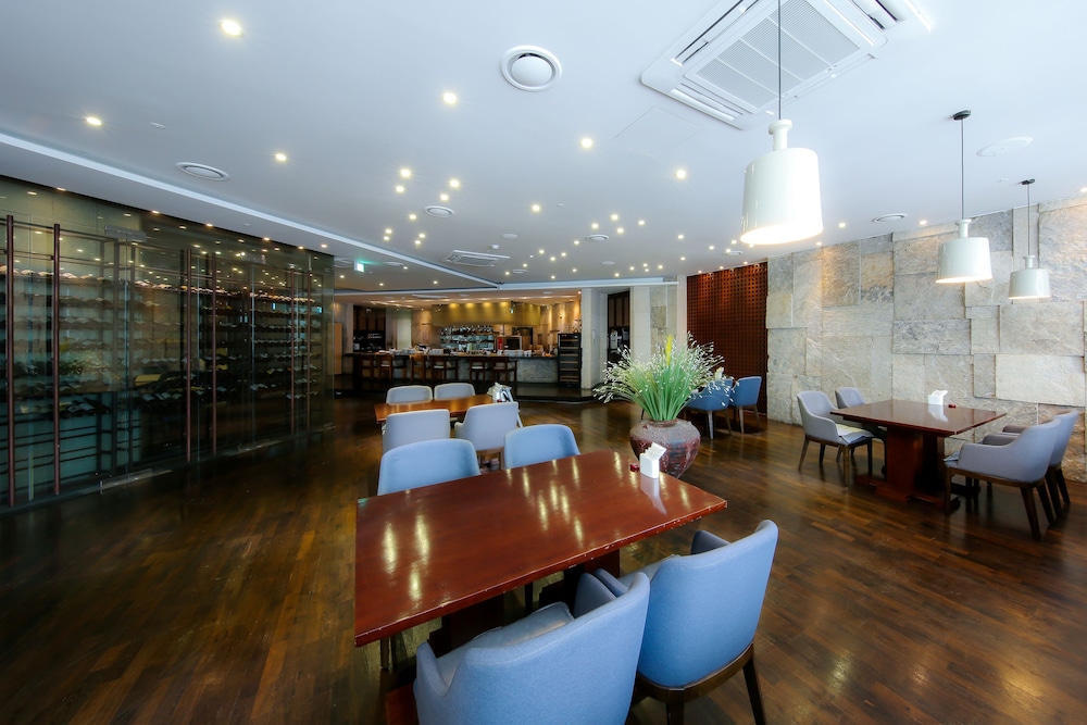 Hotel Food & Tour 40/50