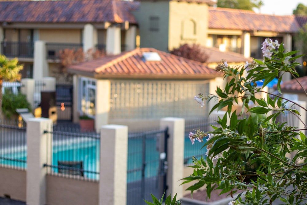 Best Western Plus A Wayfarer S Inn And Suites 4/26