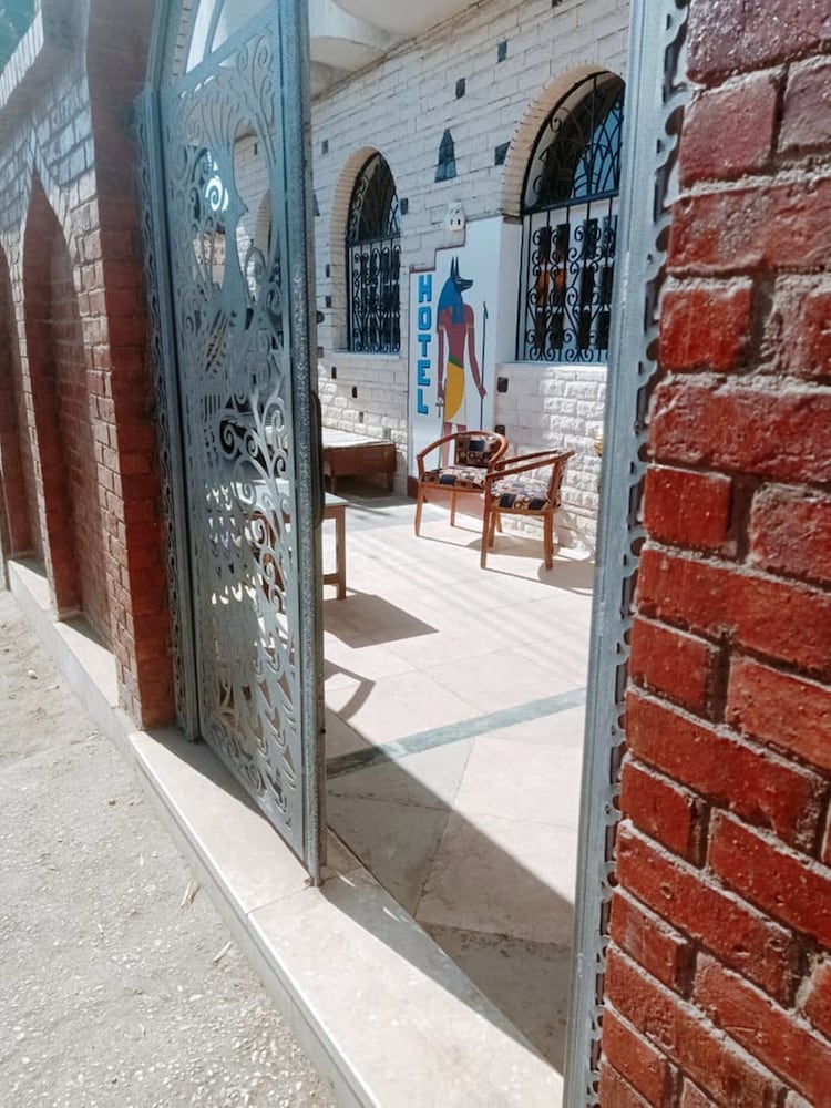 Amenophis Hotel 24/50