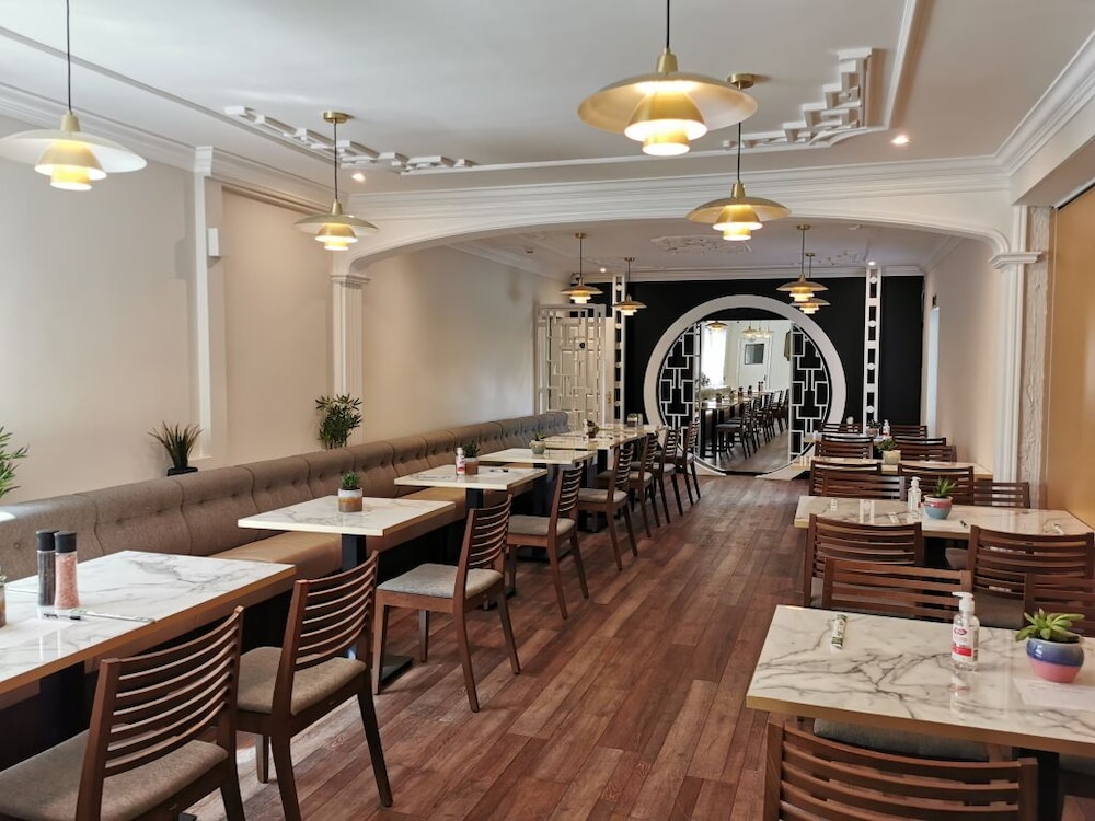 The Woodridge Inn Hotel 42/54