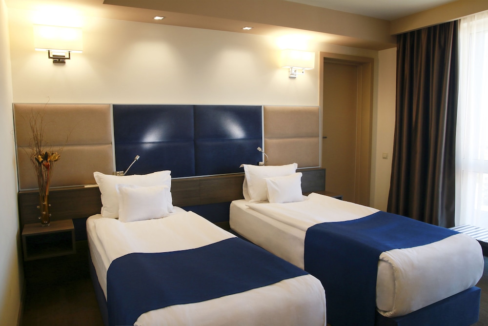DELUXE, DOUBLE BED