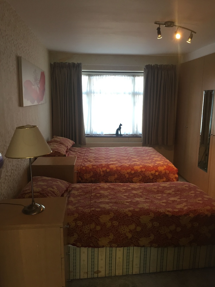 Edgware Bed and Breakfast 18/34