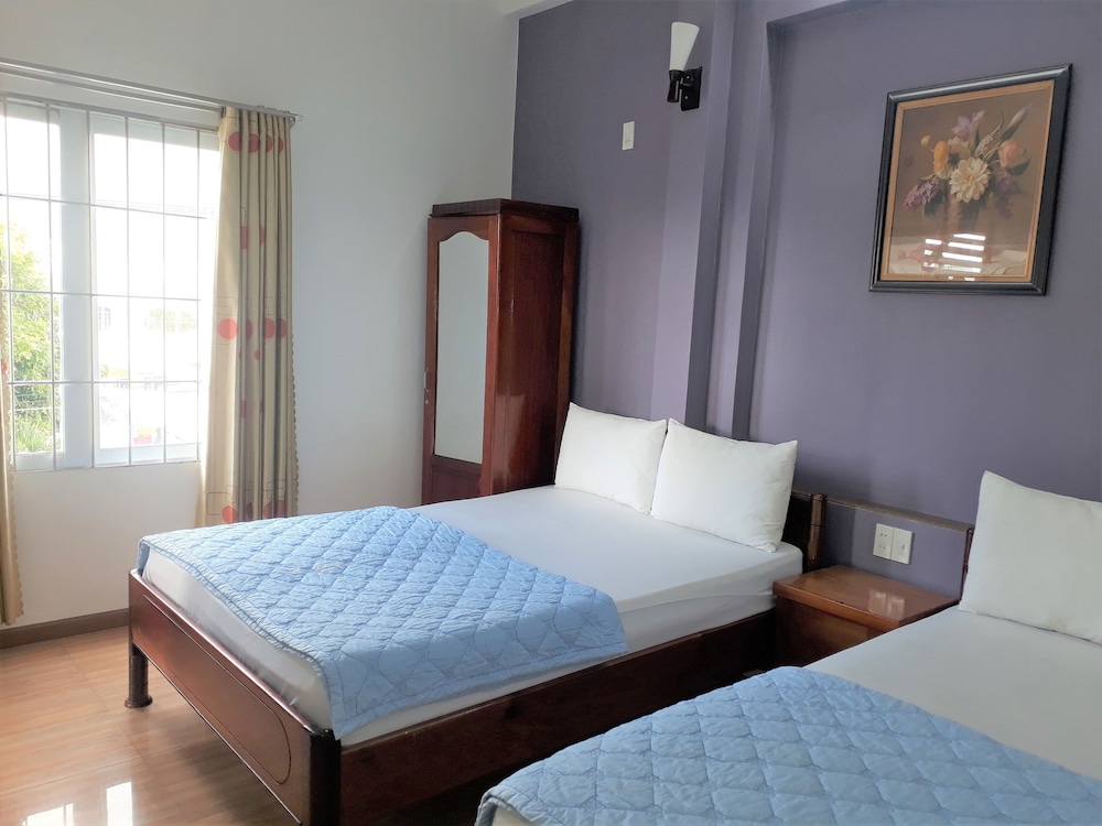 ROOM, QUADRUPLE, NO AIR CONDITION
