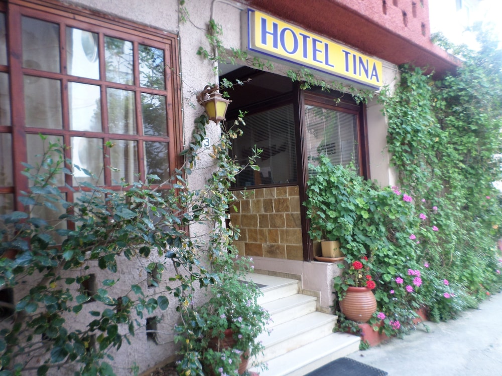Tina Hotel 10/50