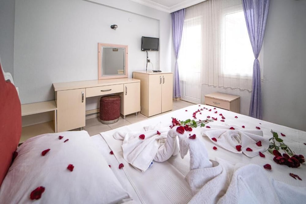 STANDARD, 2 KING BEDS