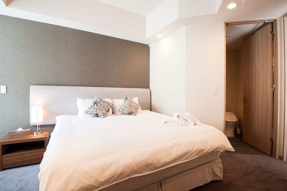 1 BEDROOM, STANDARD, DOUBLE OR TWIN BED