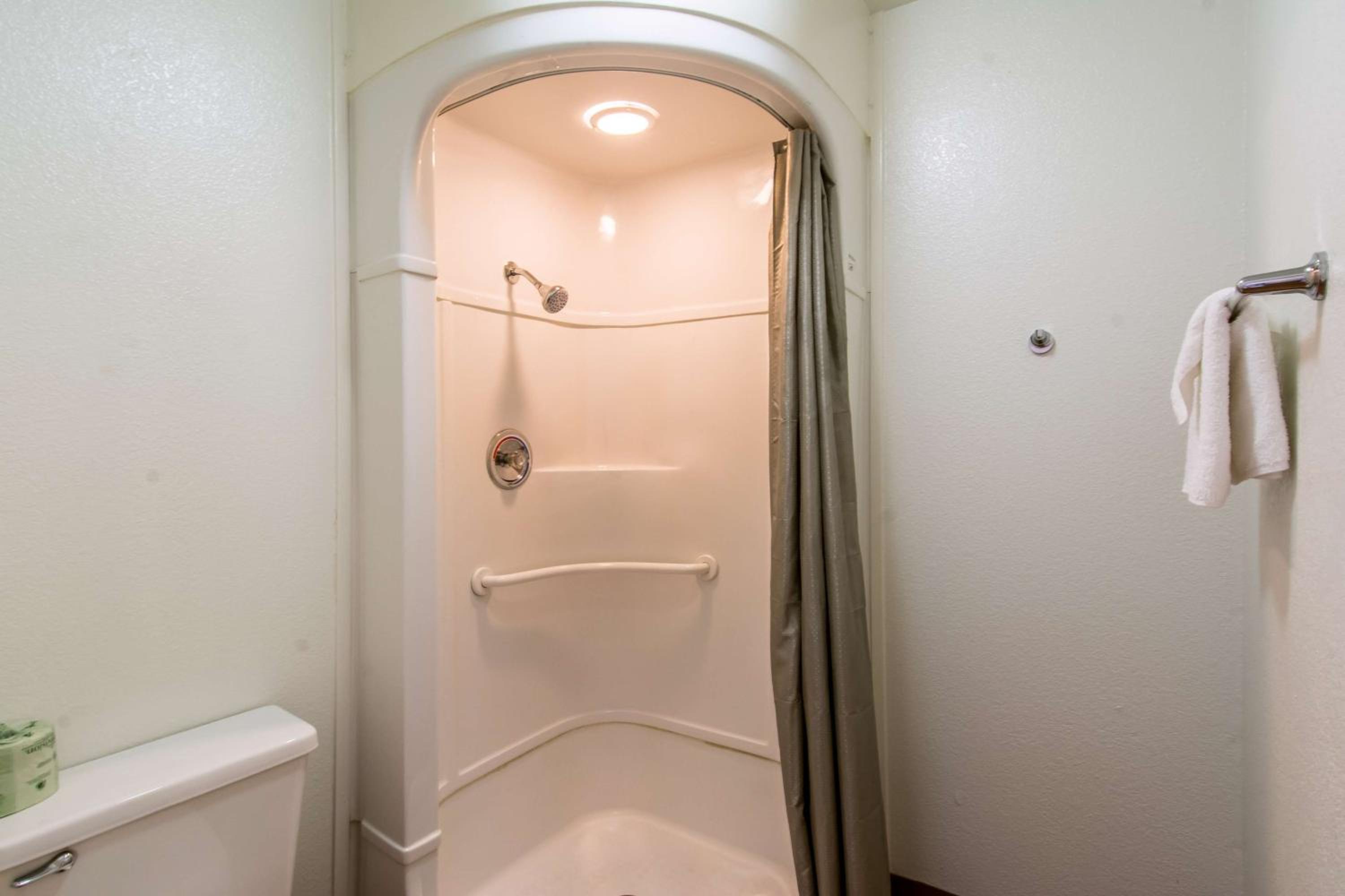 غرفة رباعية، Motel6 Redding, CA - North 9/10