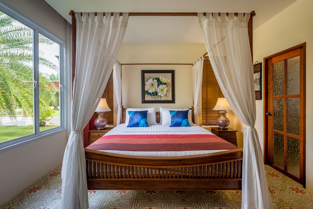 Fisherman Way Beach Resort 33/74