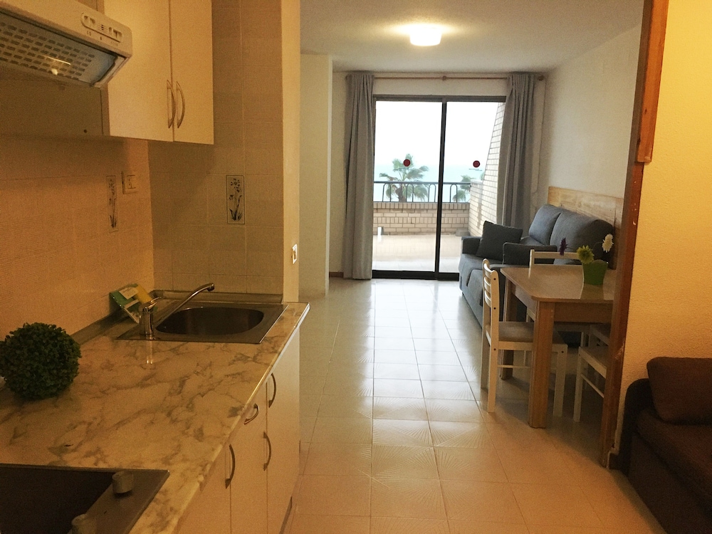 APARTAMENTOS BERNAT PIE DE PLAYA 3000 46/68