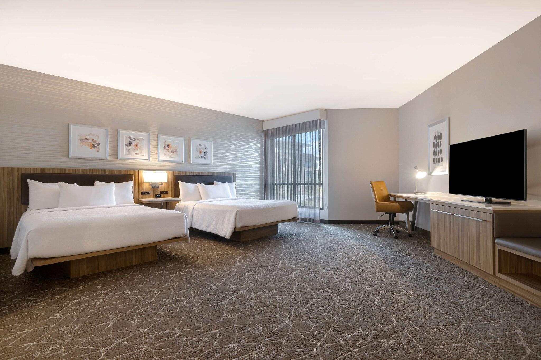 DELUXE, 2 QUEEN BEDS, SOFA, ACCESSIBLE