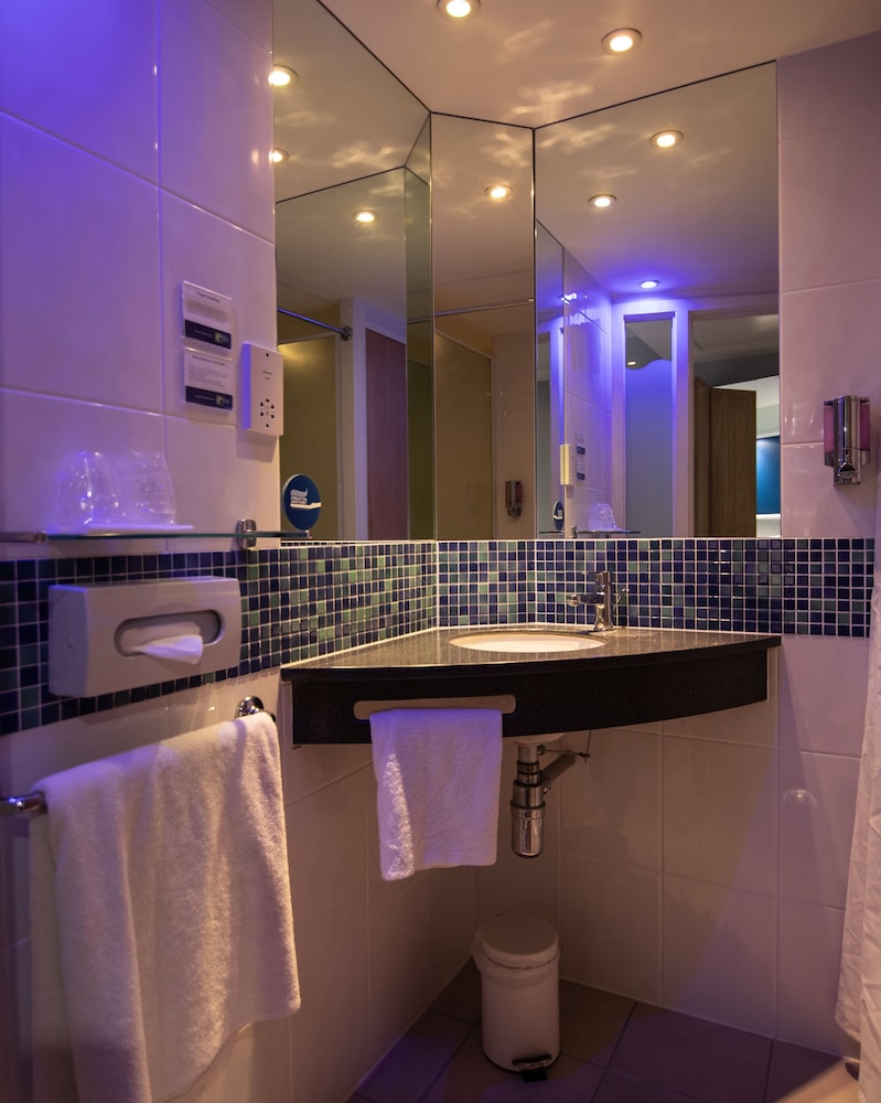 Holiday Inn Express London Stansted Airport 33/33