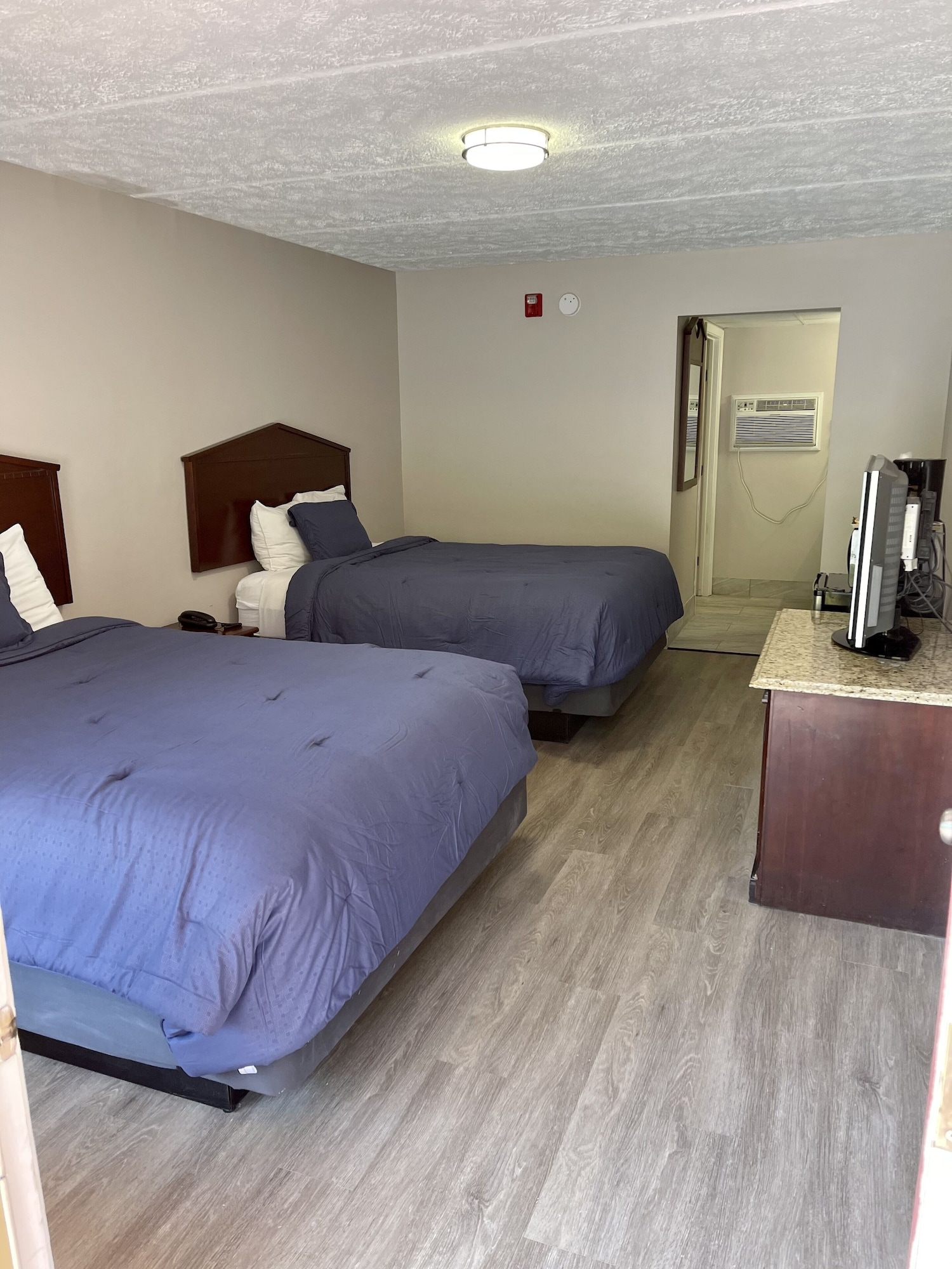STANDARD, 2 QUEEN BEDS