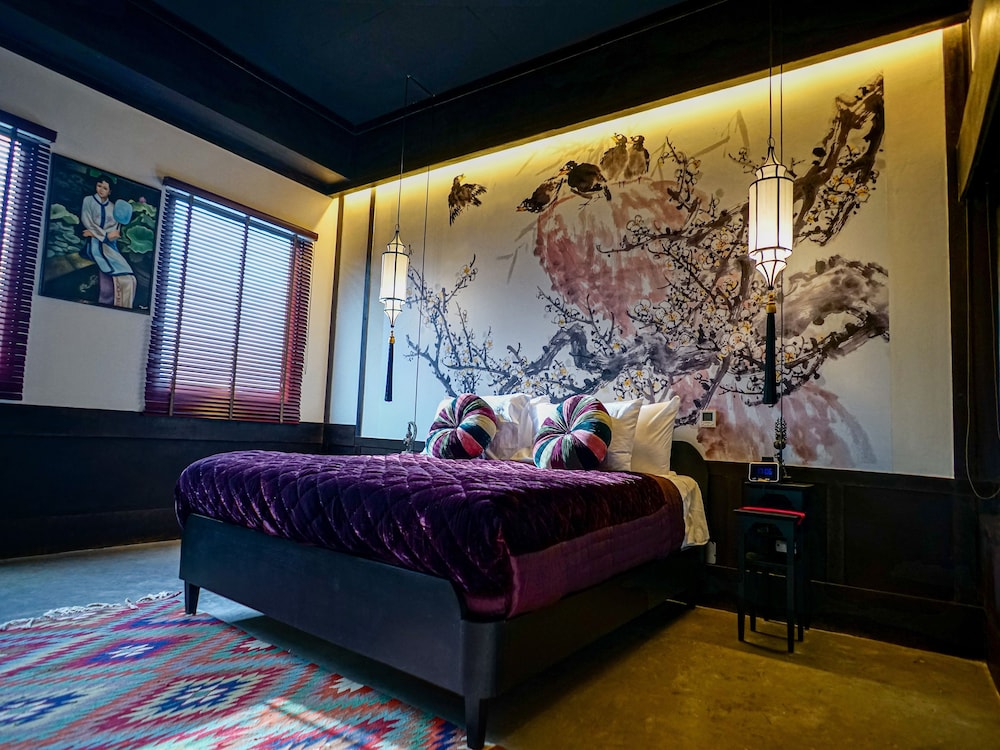 Lao Poet Hotel 32/71