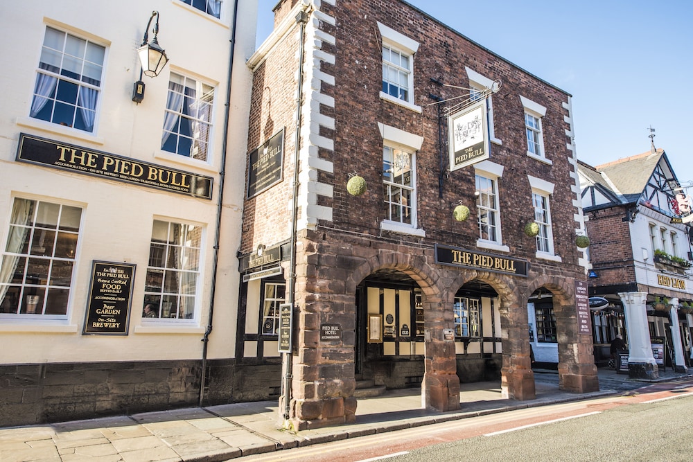 The Pied Bull 39/45