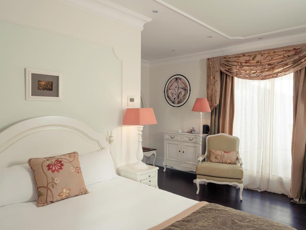 Classic, Double Bed, Town Side