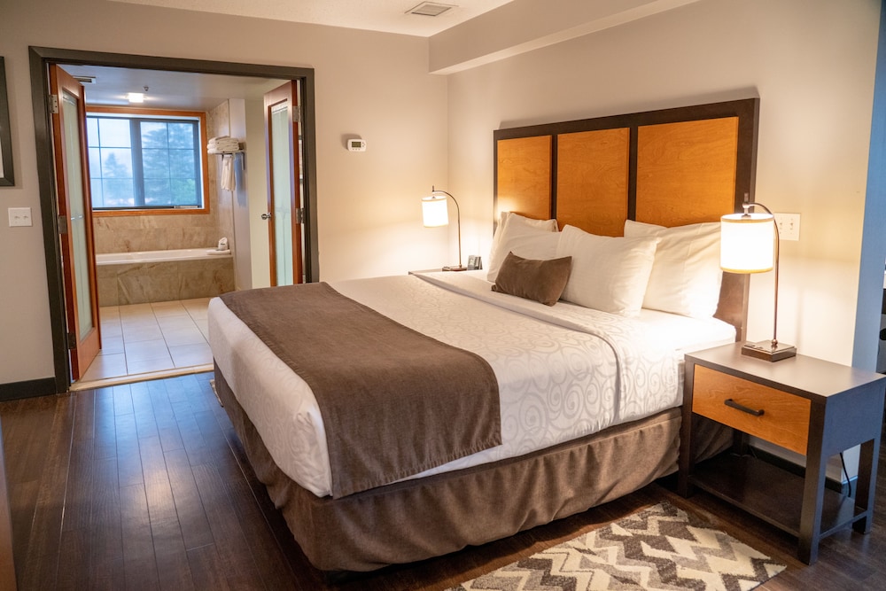 DELUXE, SUITE, KING BED
