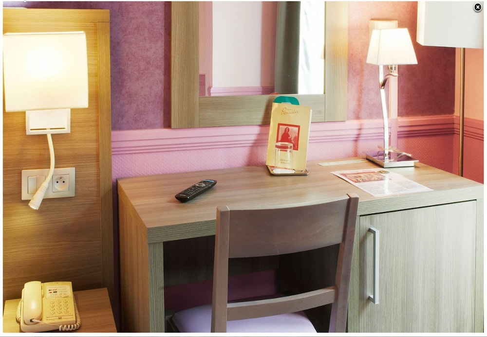 Hotel Poussin 35/58