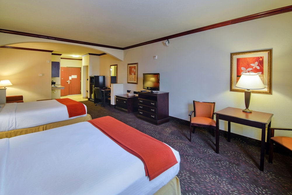 Suite, Queen Bed, Accessible