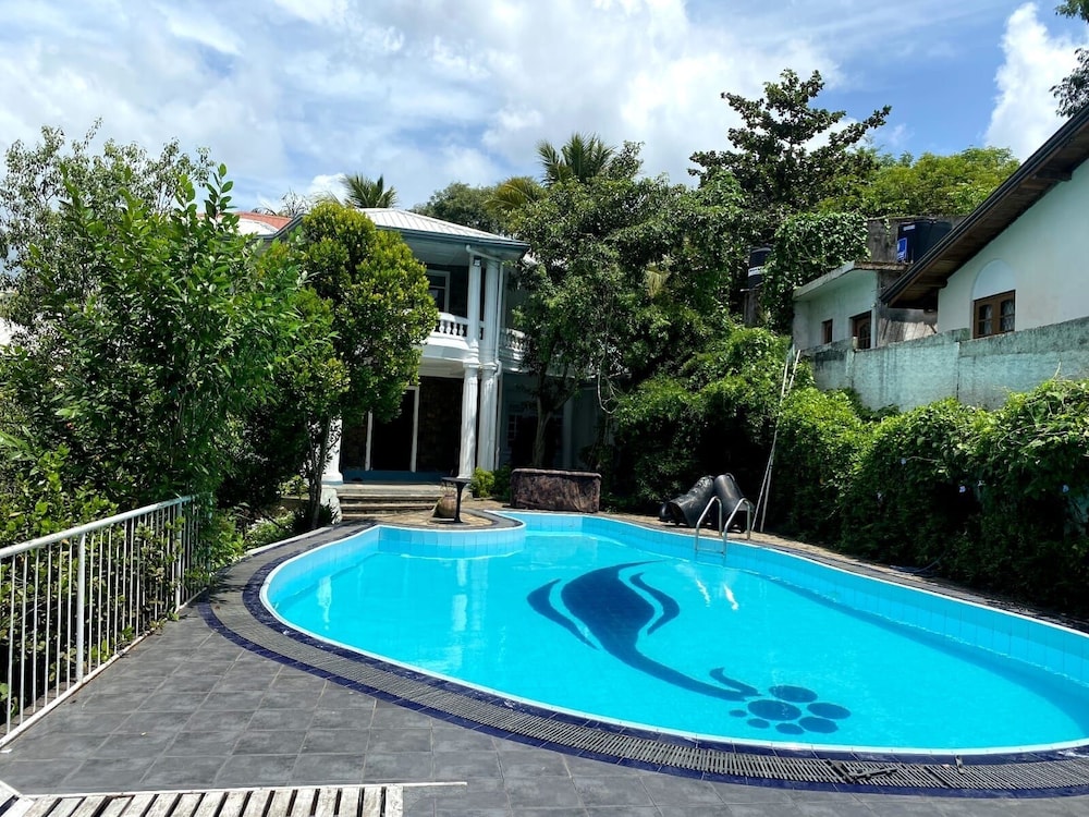 Layathraa Hotel And Restaurant 57/62