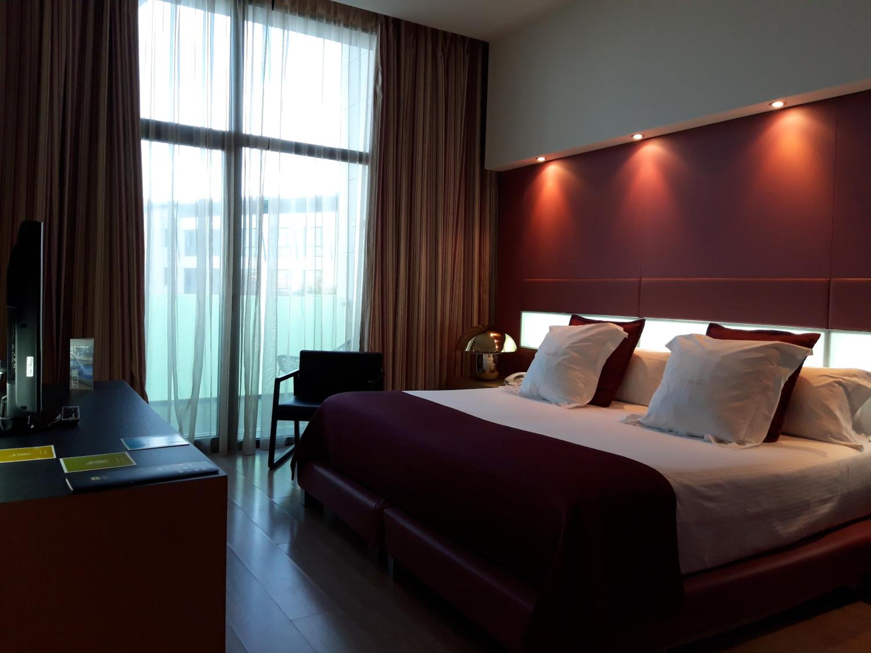 Room, Single, Double or Twin Bed