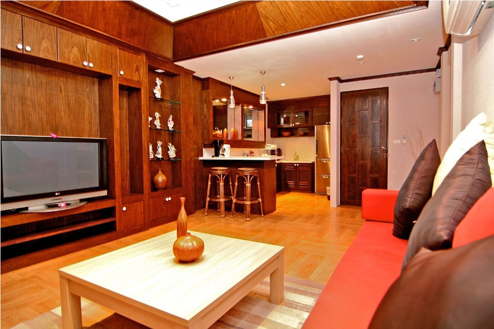 Rayaburi Hotel Patong 39/52