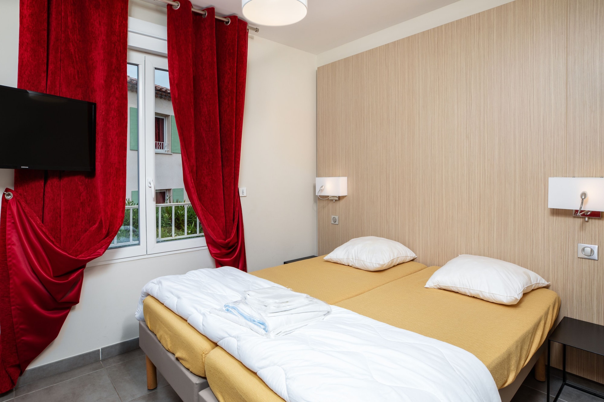 1 BEDROOM, APARTMENT