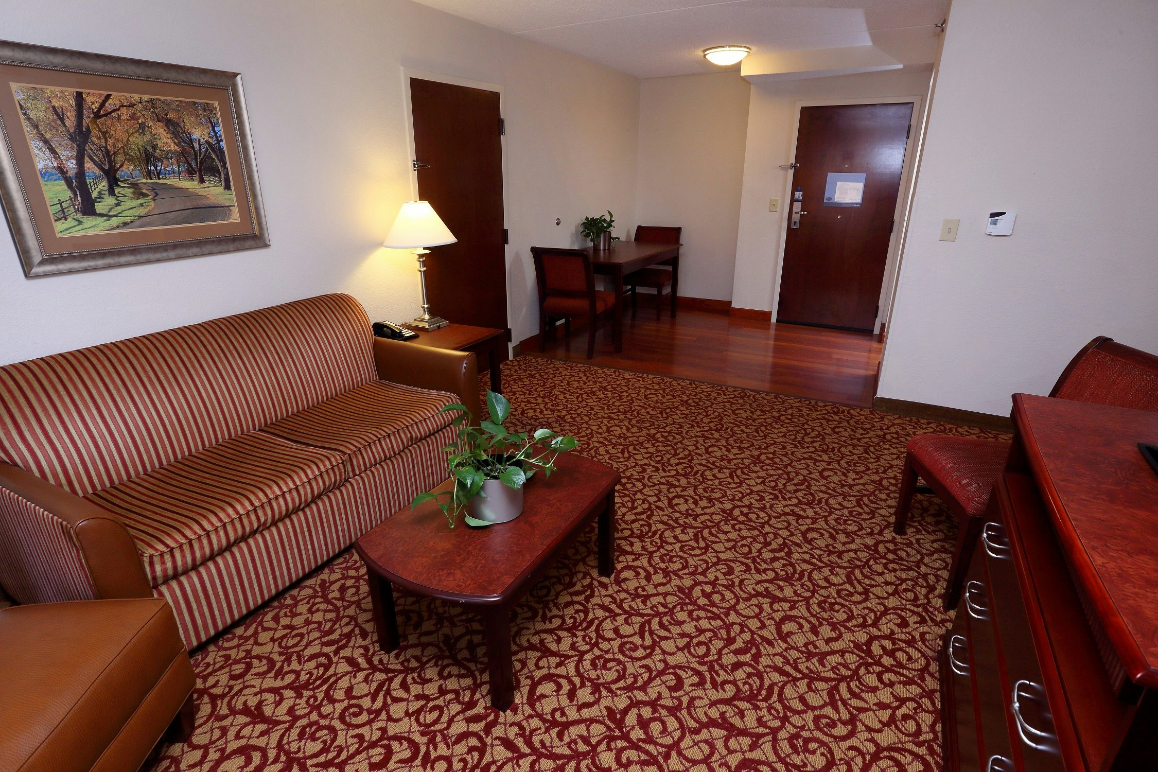 Hampton Inn & Suites Charlottesville-At the University 20/50