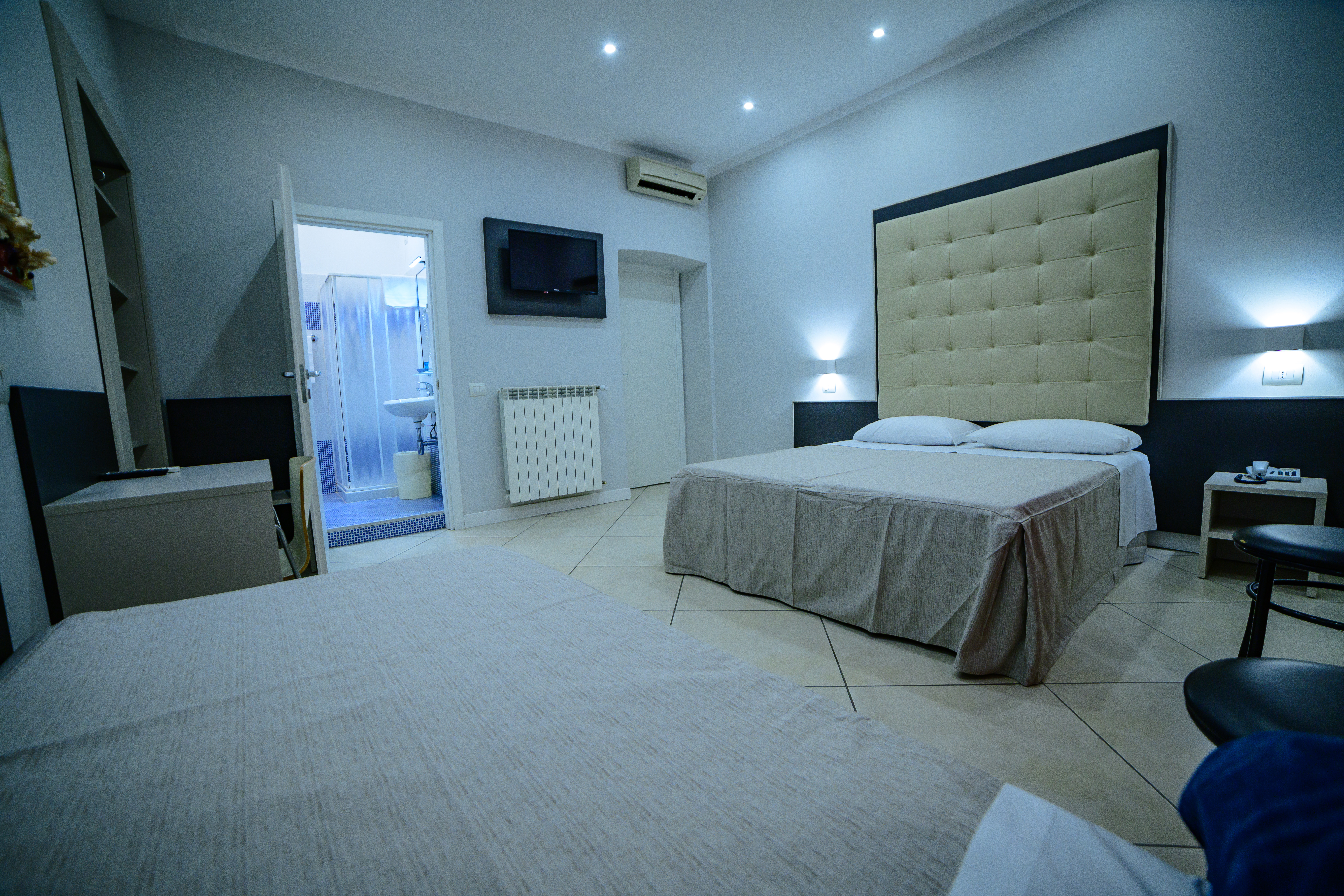 Room, Triple, Hotel Demo 7/10