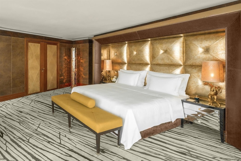 PRESIDENTIAL, DUPLEX, SUITE