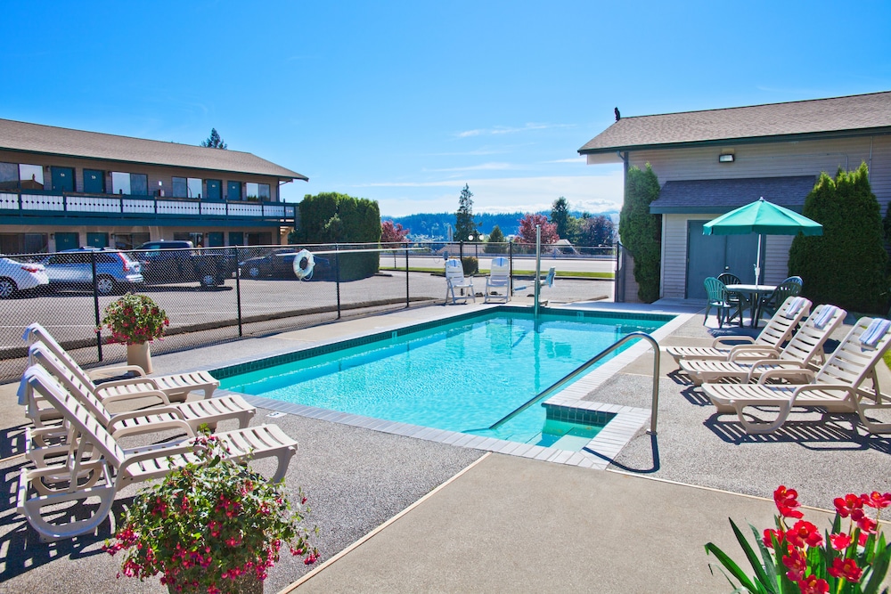 Poulsbo Inn Suites 7/25