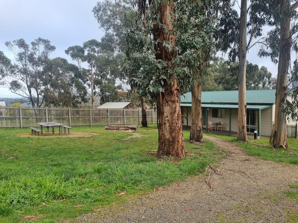 Sovereign Hill Hotel 64/68