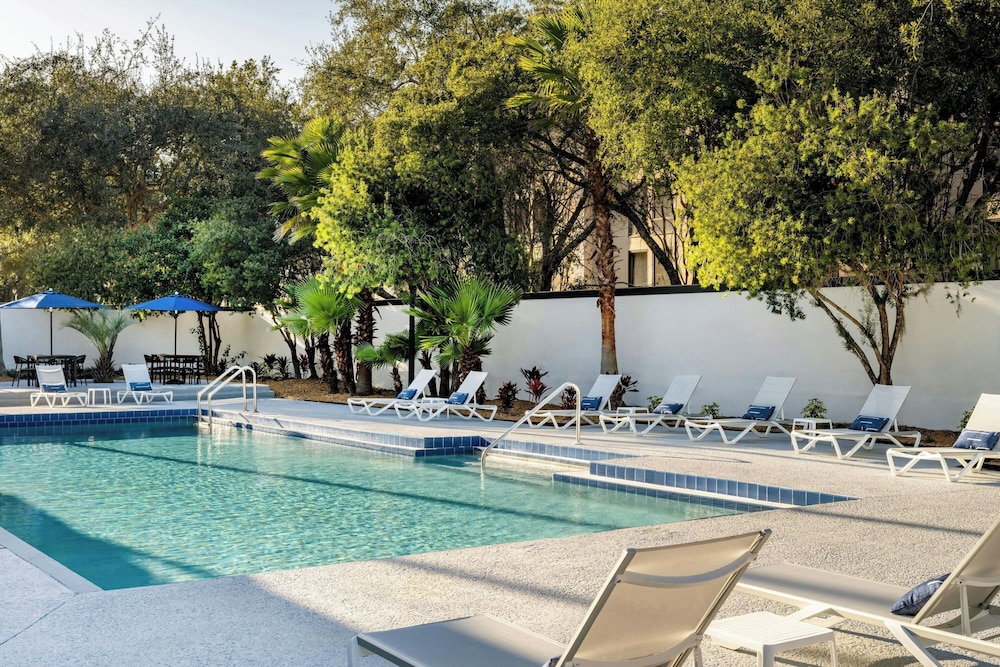Delta Hotels by Marriott Jacksonville Deerwood 49/52