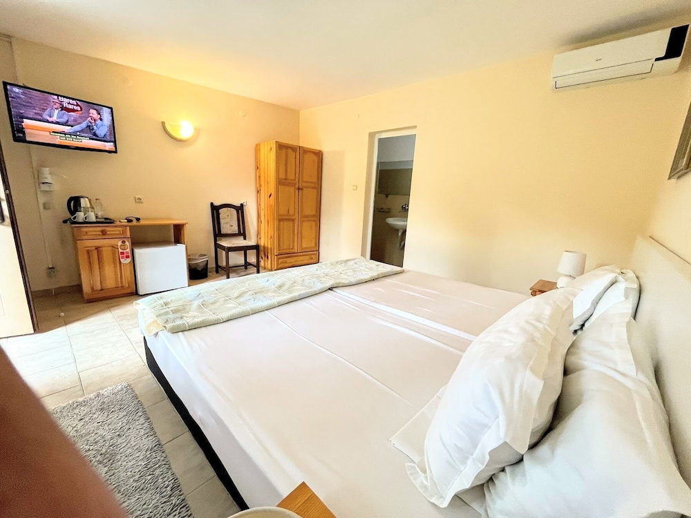 ECONOMY, DOUBLE BED, PATIO